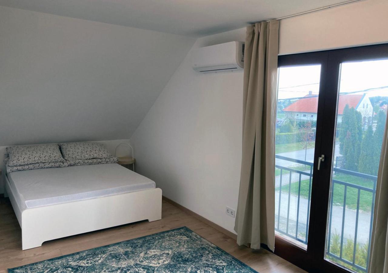 Karádi apartman Zánka Exterior foto